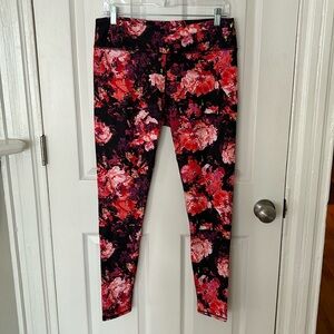 Fabletics yoga pants leggings — Large